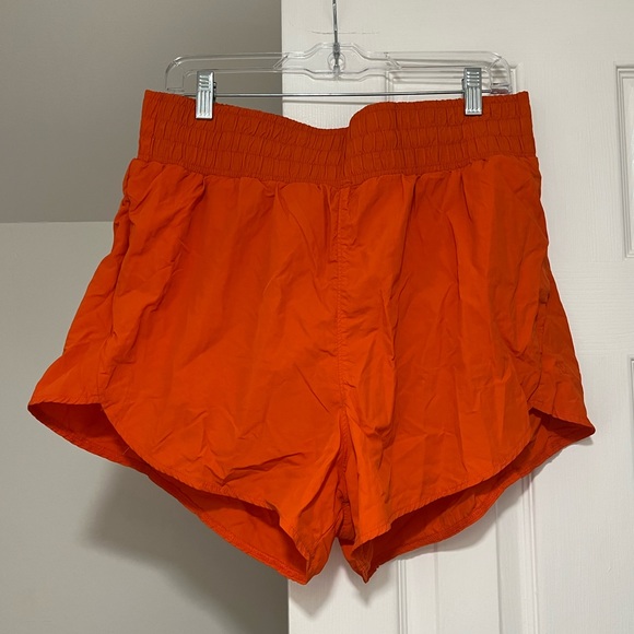 3in High-rise Crinkle Running Shorts (XL) - Picture 3 of 5